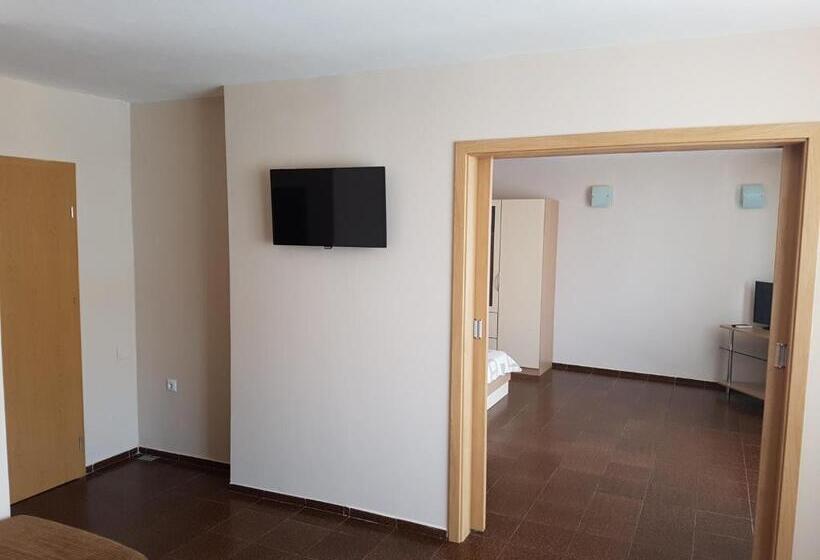 Family flat with balcony, Family Hotel Alfa Vita