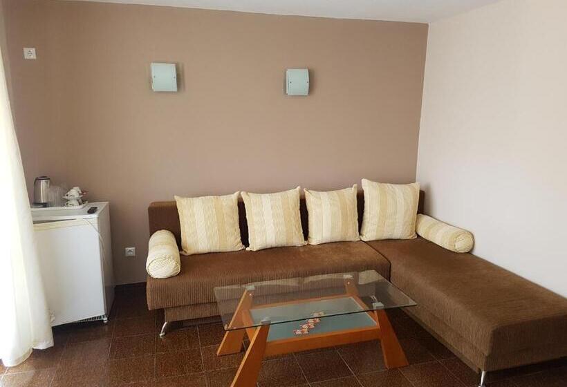 Family flat with balcony, Family Hotel Alfa Vita