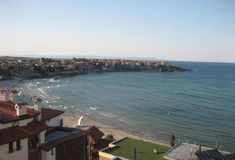 غرفة قياسية ثلاثية مزودة بشرفة, Family Hotel Alfa Vita