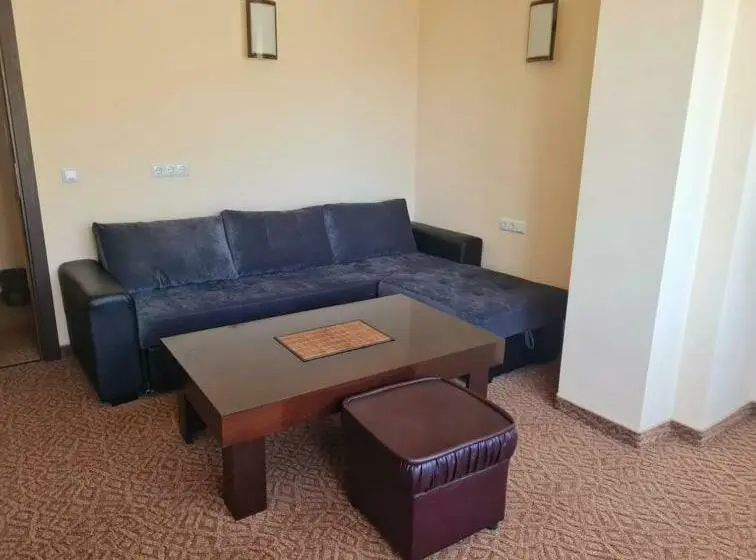 سوییت جونیور با بالکن, Family Hotel Bela