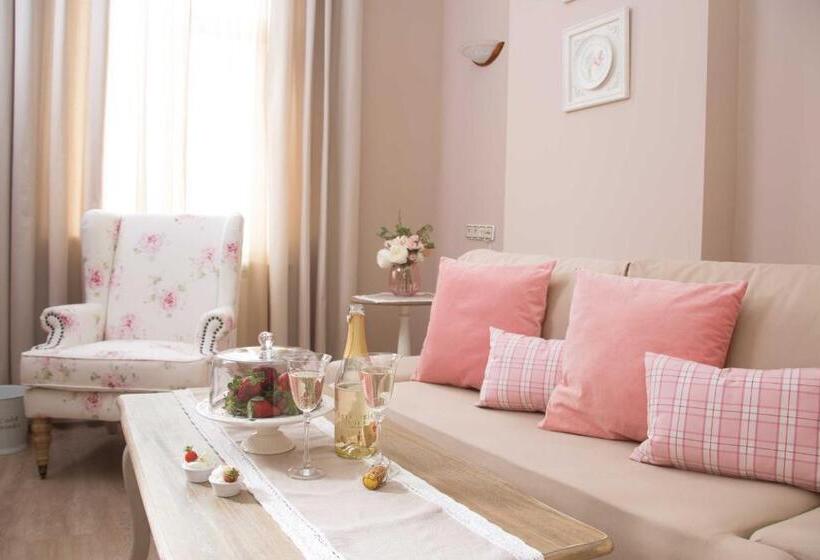 جناح, Family Hotel The Castle