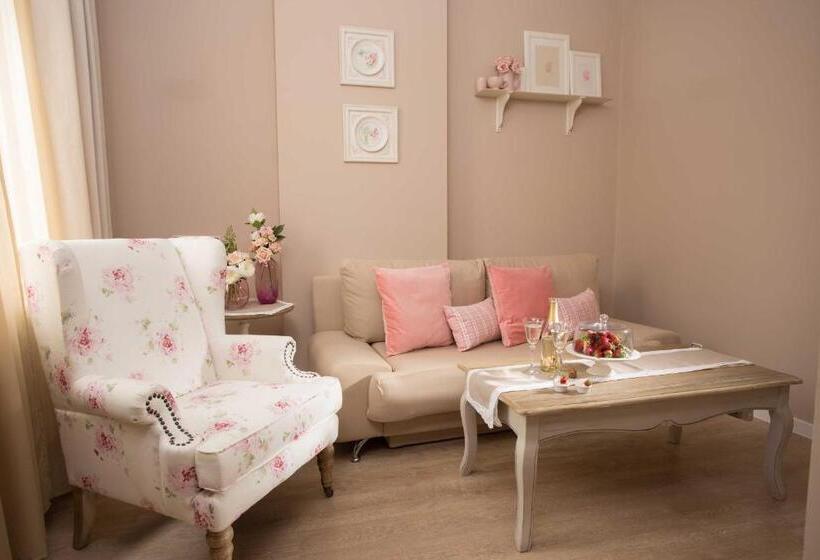 جناح, Family Hotel The Castle