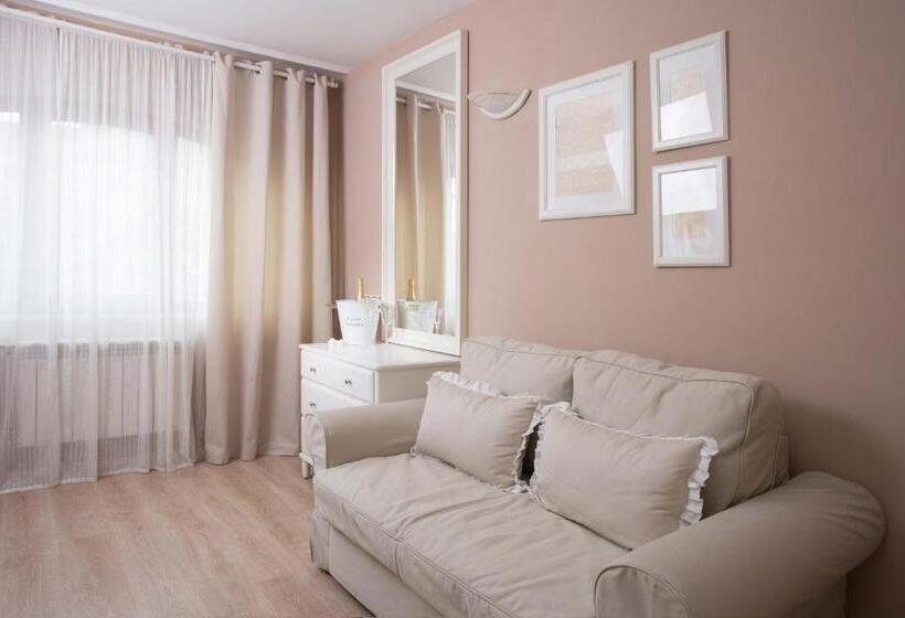 جناح, Family Hotel The Castle