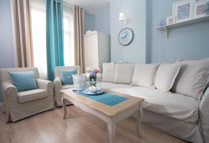 סוויטה, Family Hotel The Castle