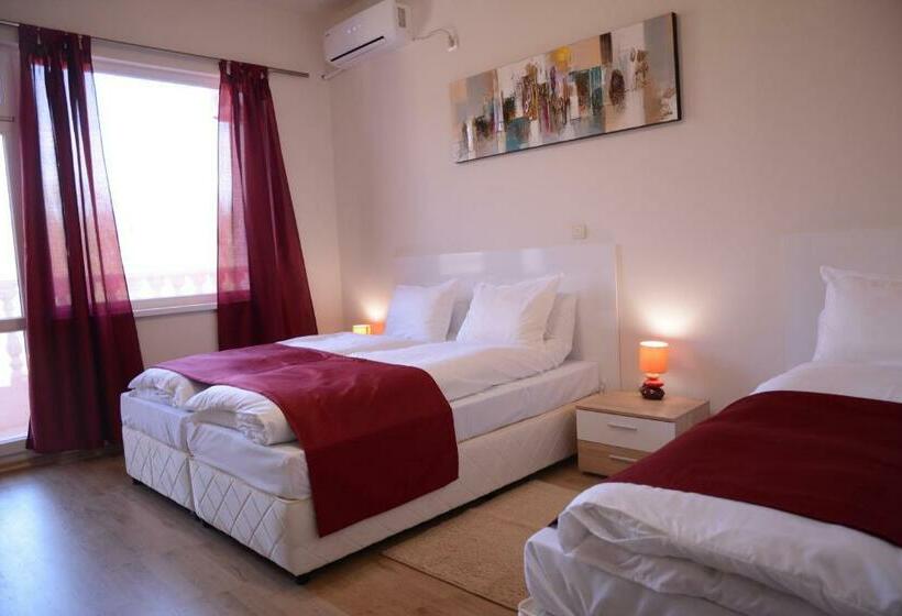 Трехместный Номер Стандарт Вид на Бассейн, Afrodita Dimitrovgrad Bg