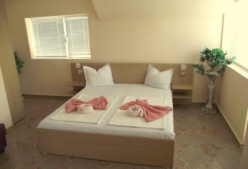 バルコニー付きスーペリアルーム, Angy