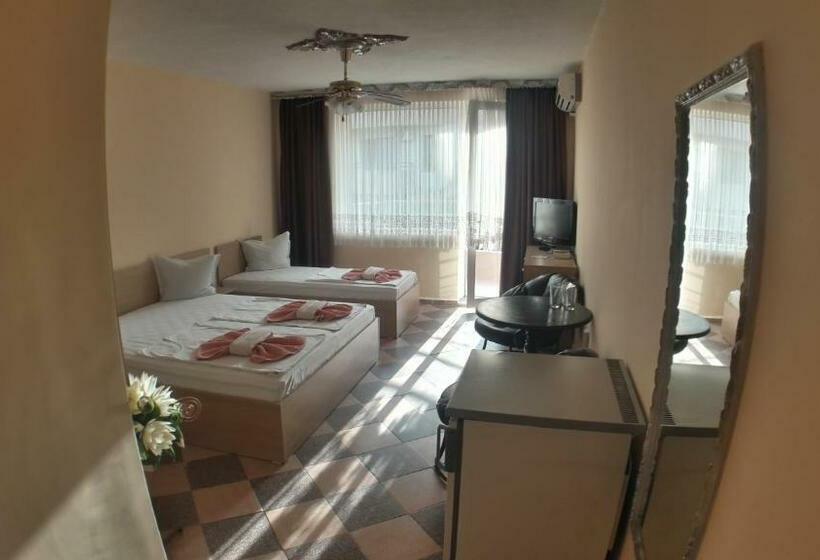 バルコニー付きスタンダードトリプルルーム, Angy