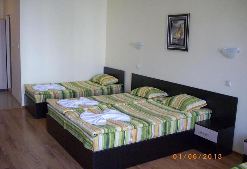 Четырехместный Номер Стандарт с Балконом, Ativa