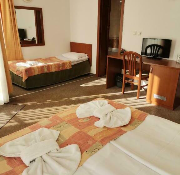 带阳台的三人标准间, Elit