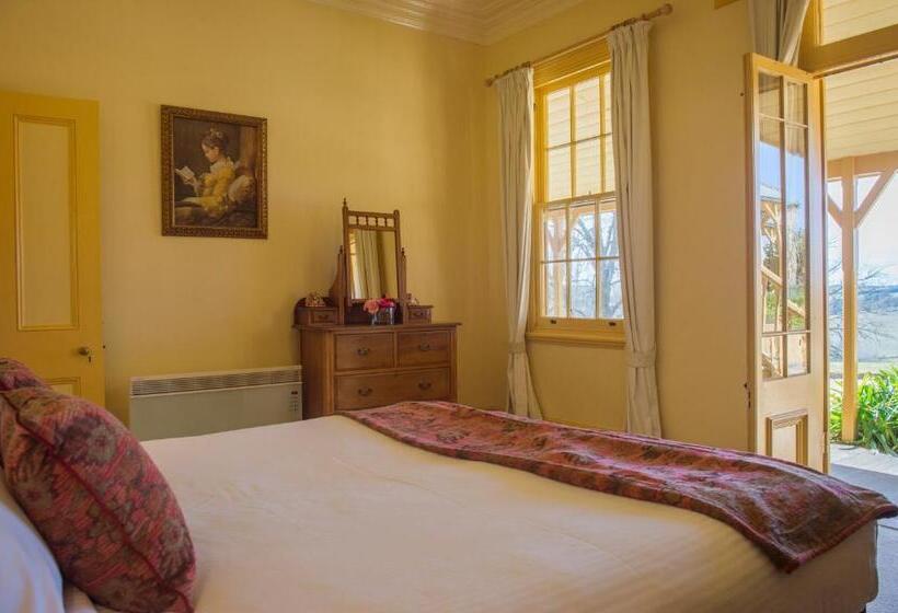 جناح جونيور, Hillview Heritage Estate