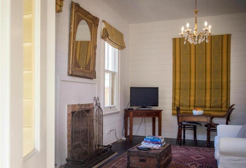 جناح جونيور ديلوكس, Hillview Heritage Estate