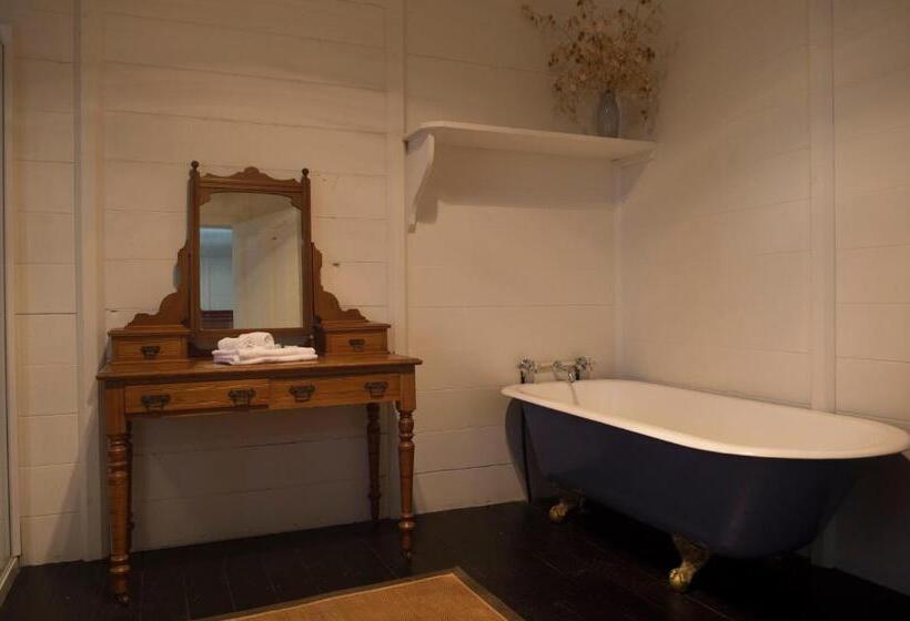 جناح, Hillview Heritage Estate