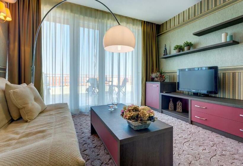 سوییت با چشمانداز دریا, Kalithea Family