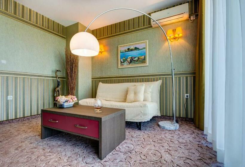 سوییت با چشمانداز دریا, Kalithea Family