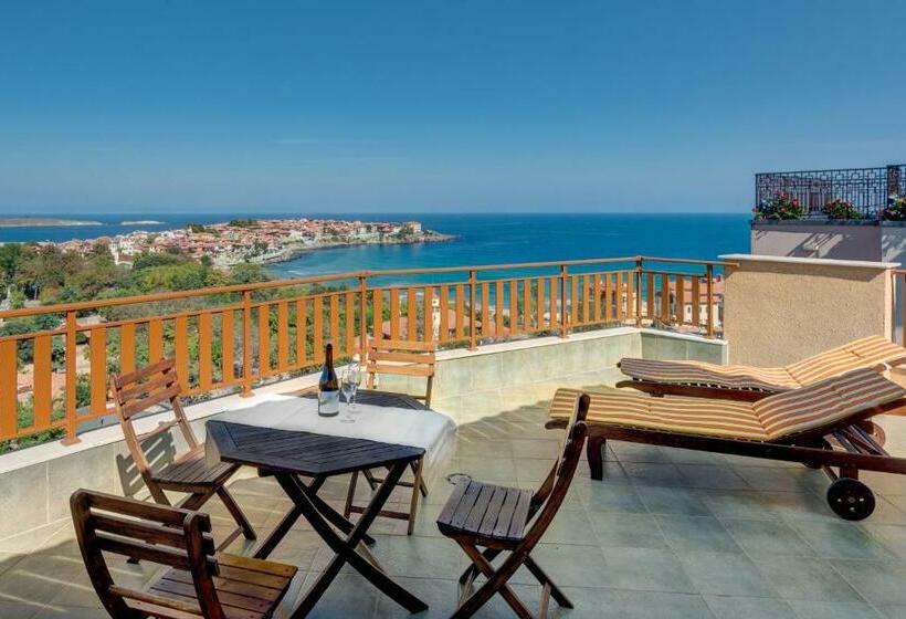 سوییت با چشمانداز دریا, Kalithea Family