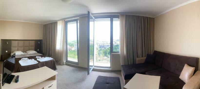 Полулюкс с Балконом, Kamenec