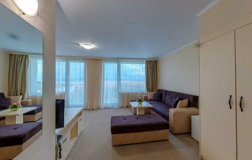 Полулюкс с Балконом, Kamenec