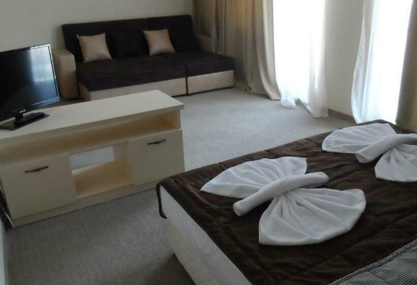 Полулюкс с Балконом, Kamenec