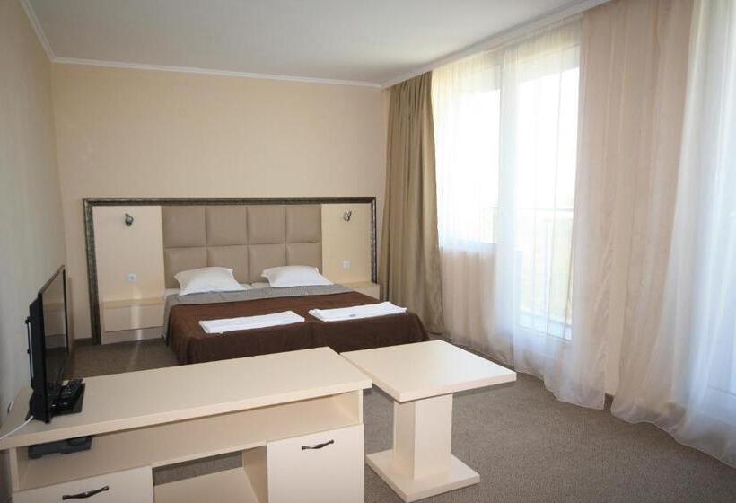 Полулюкс с Балконом, Kamenec