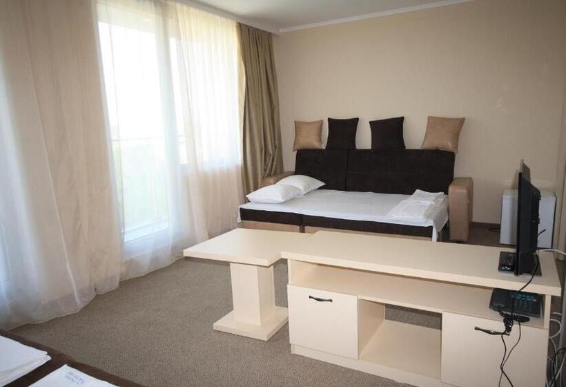 Полулюкс с Балконом, Kamenec