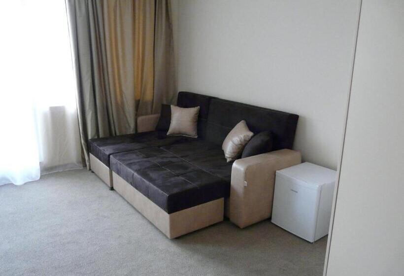 Полулюкс с Балконом, Kamenec