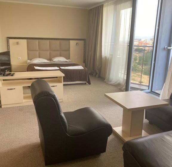 Люкс с Балконом, Kamenec