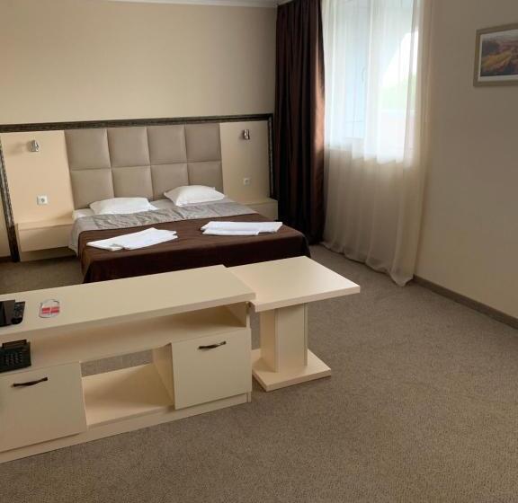 Полулюкс, Kamenec