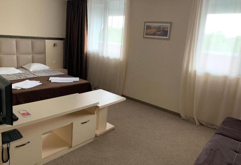 Полулюкс, Kamenec