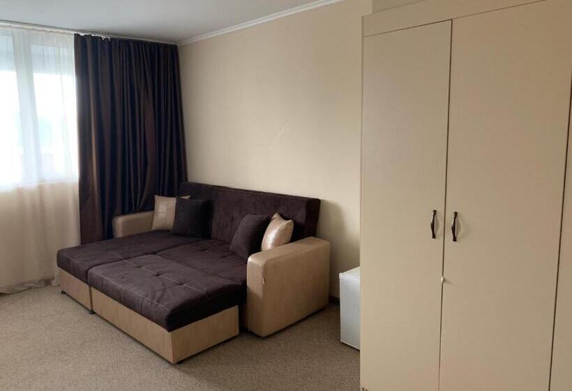 Полулюкс, Kamenec