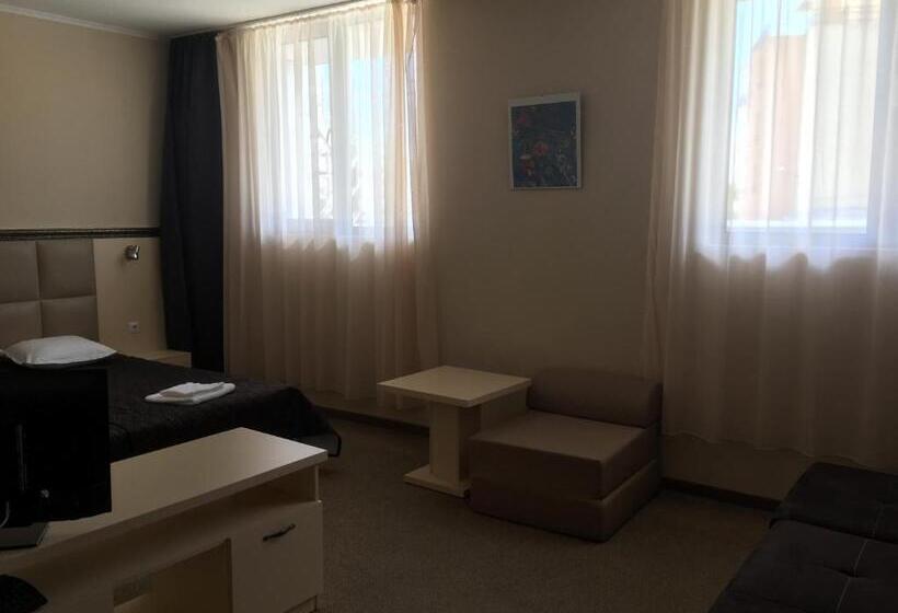 Полулюкс, Kamenec