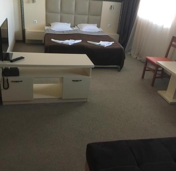 Полулюкс, Kamenec