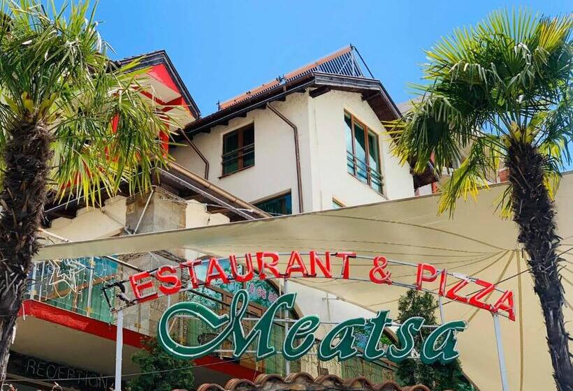 Junior Suite, Meatsa