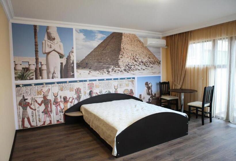 Habitación Estándar con Balcón, Meatsa