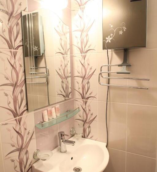 Habitación Estándar con Balcón, Meatsa