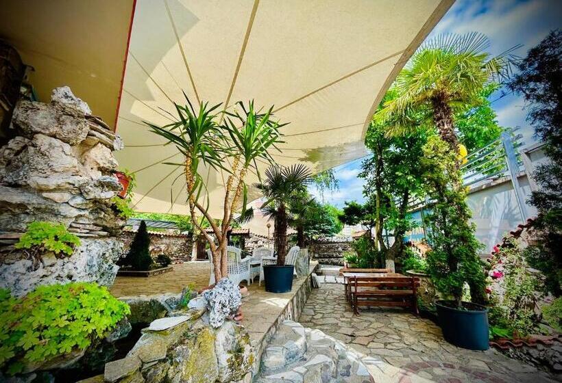 Junior Suite, Meatsa