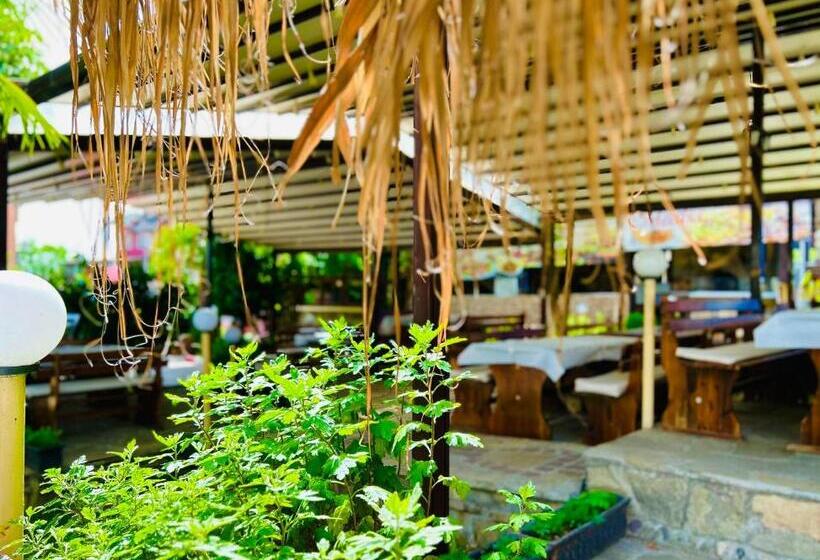 Habitación Estándar con Balcón, Meatsa