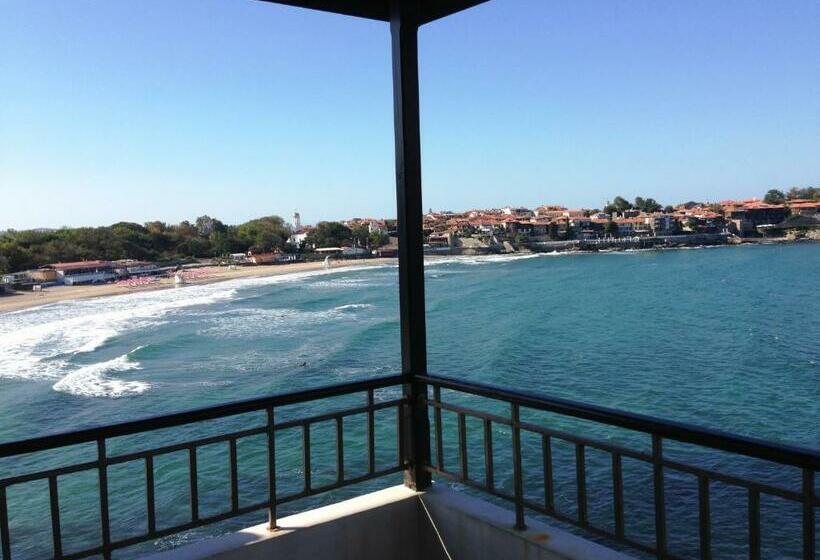 اتاق خانوادگی با چشمانداز دریا, Parnasse