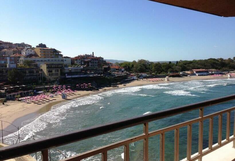 اتاق خانوادگی با چشمانداز دریا, Parnasse