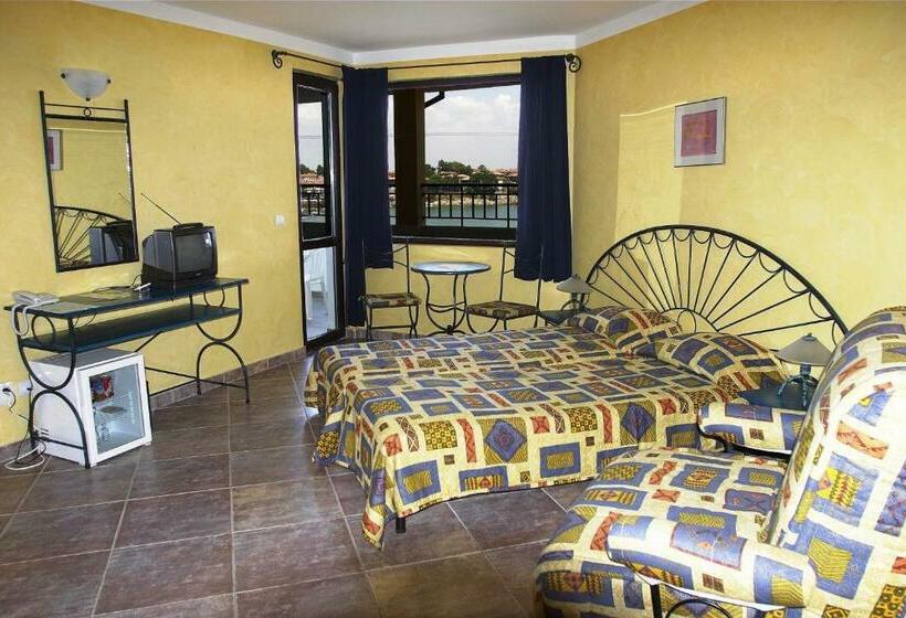 آپارتمان 1 خوابه با بالکن و چشمانداز دریا, Parnasse