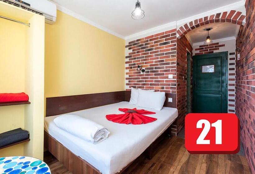 غرفة قياسية فردية, Simona Complex