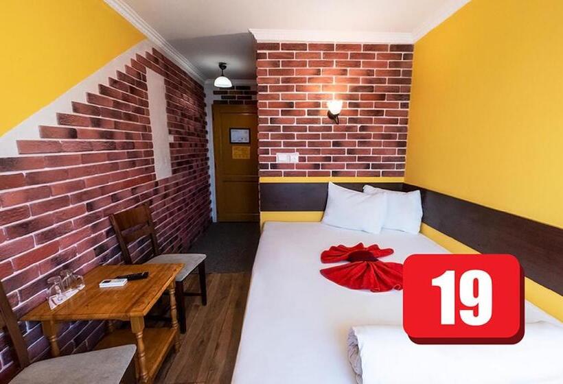 غرفة قياسية فردية, Simona Complex