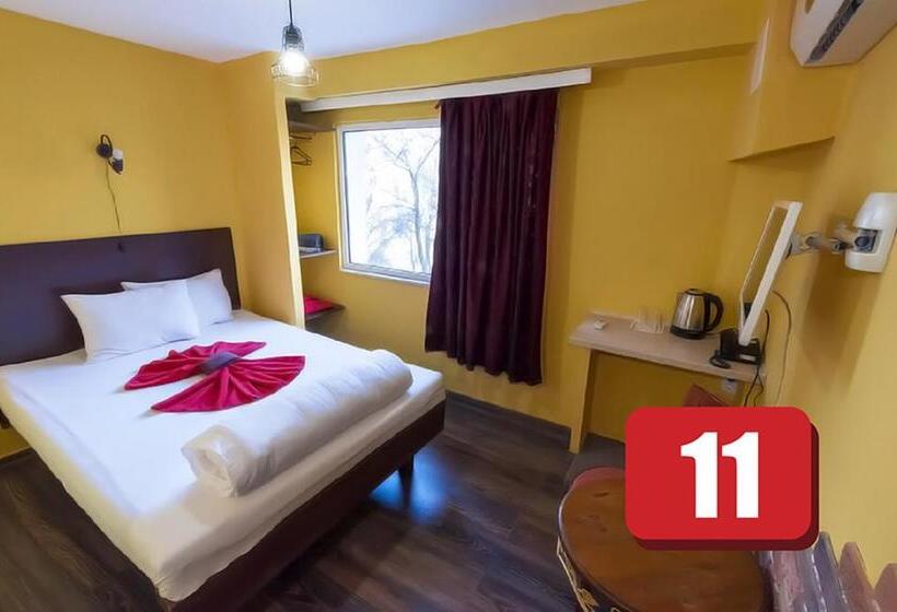 غرفة قياسية فردية, Simona Complex