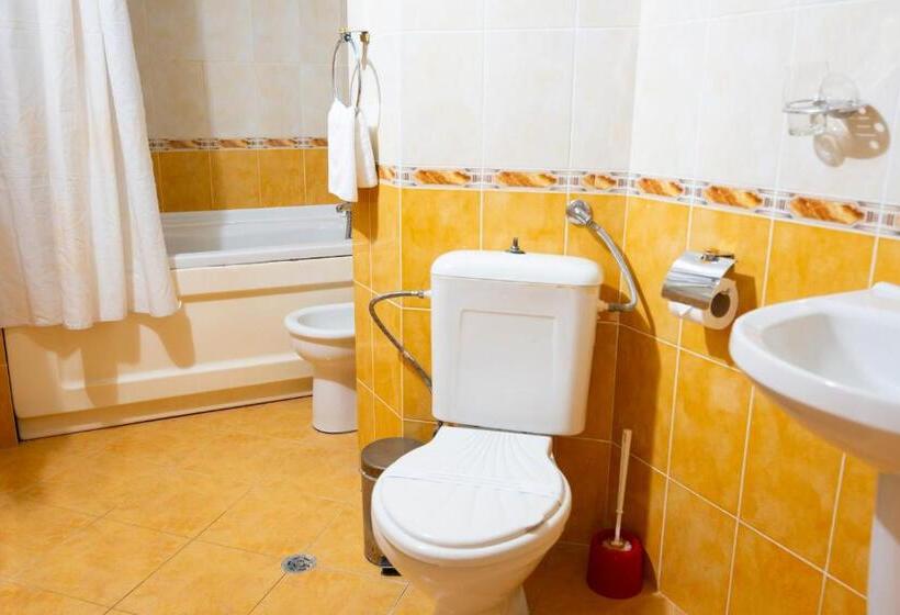 جناح مزوَّد بشرفة, Slaviani