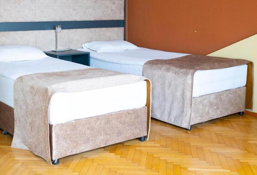 غرفة كومفورت, Slaviani