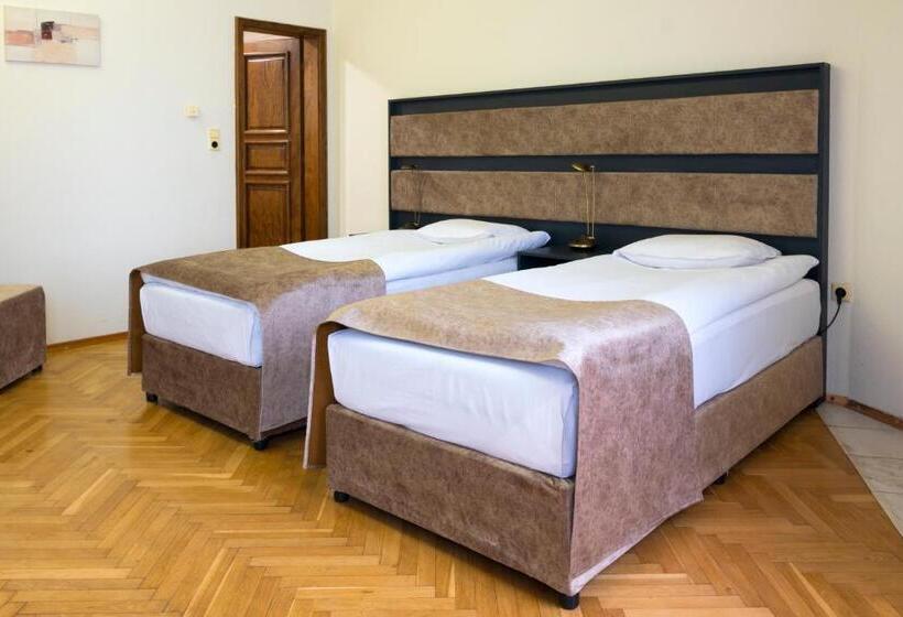 Номер Deluxe, Slaviani