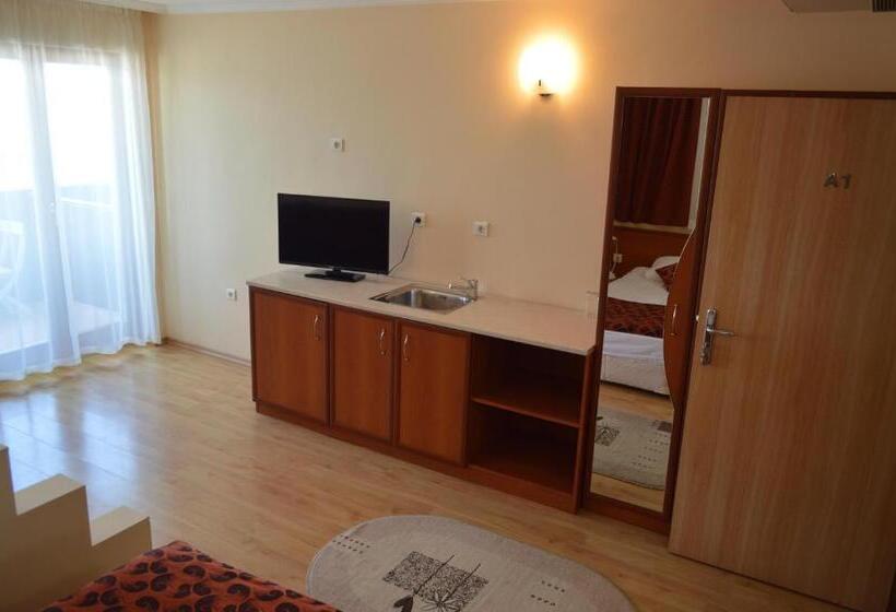 شقة غرفة نوم واحدة مطلة علي البحر مزوَّدة بشُرفة, Stankoff