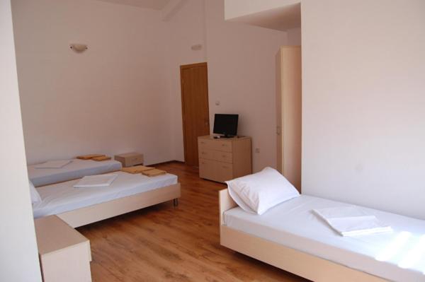 스탠다드 트리플 룸, The White House