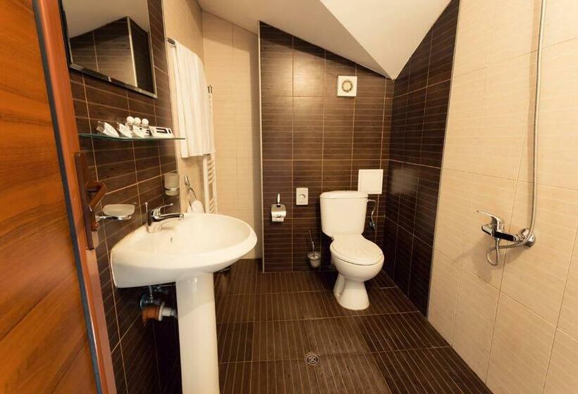 ファミリールーム, Varosha