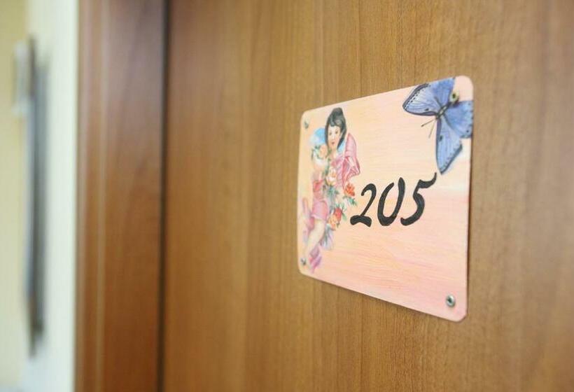 スタンダードルーム, Varosha