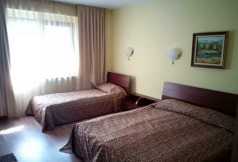 スタンダードトリプルルーム, Varosha